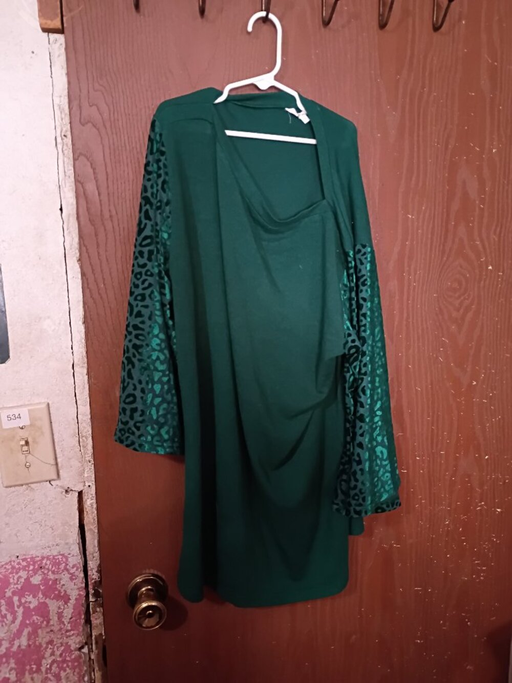 Amaryllis Women’s Large Green Leopard Print Bell Sleeve Tunic shirt